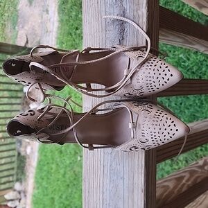 Just Fab Lace Up Heeled dress shoe. Sz 7.5